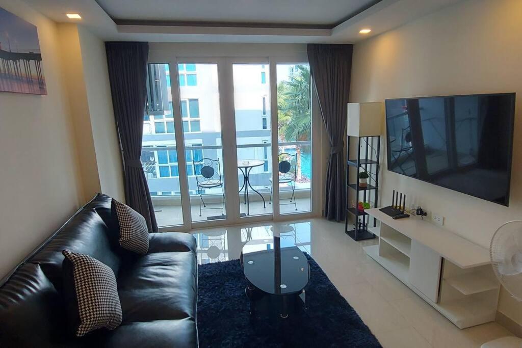 Grand Avenue Pattaya, Luxury Condo, 50sqm, Pool View Apartment Pattaya