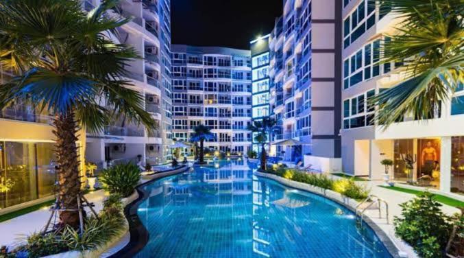 Apartment Grand Avenue Pattaya, Luxury Condo, 50sqm, Pool View