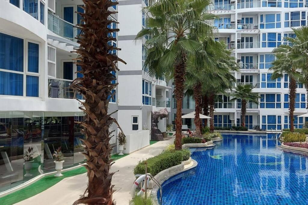 Grand Avenue Pattaya, Luxury Condo, 50sqm, Pool View Apartment Pattaya