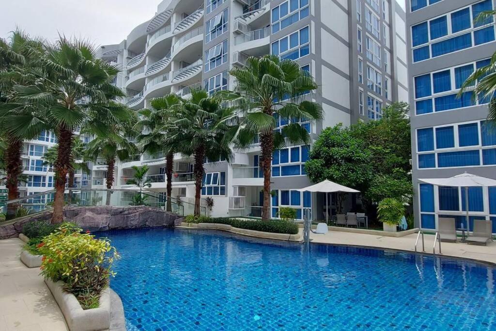 Grand Avenue Pattaya, Luxury Condo, 50sqm, Pool View